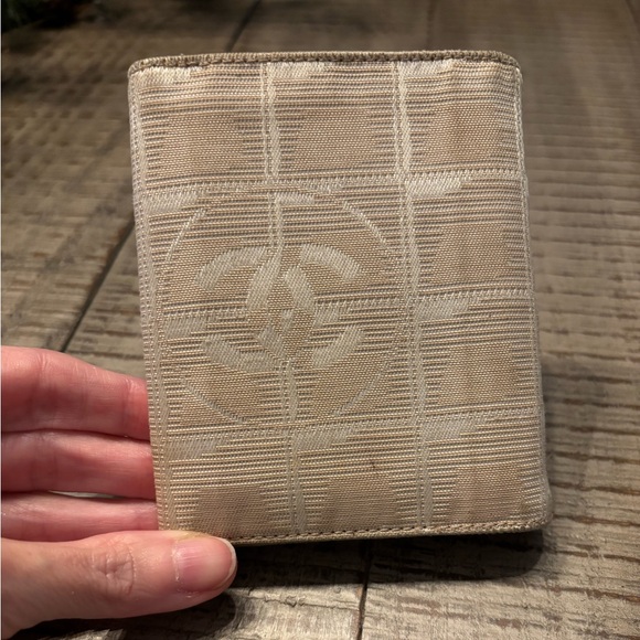 Chanel Travel Line cream wallet in EUC. Matches bag in closet! Sticker intact. - Picture 2 of 6